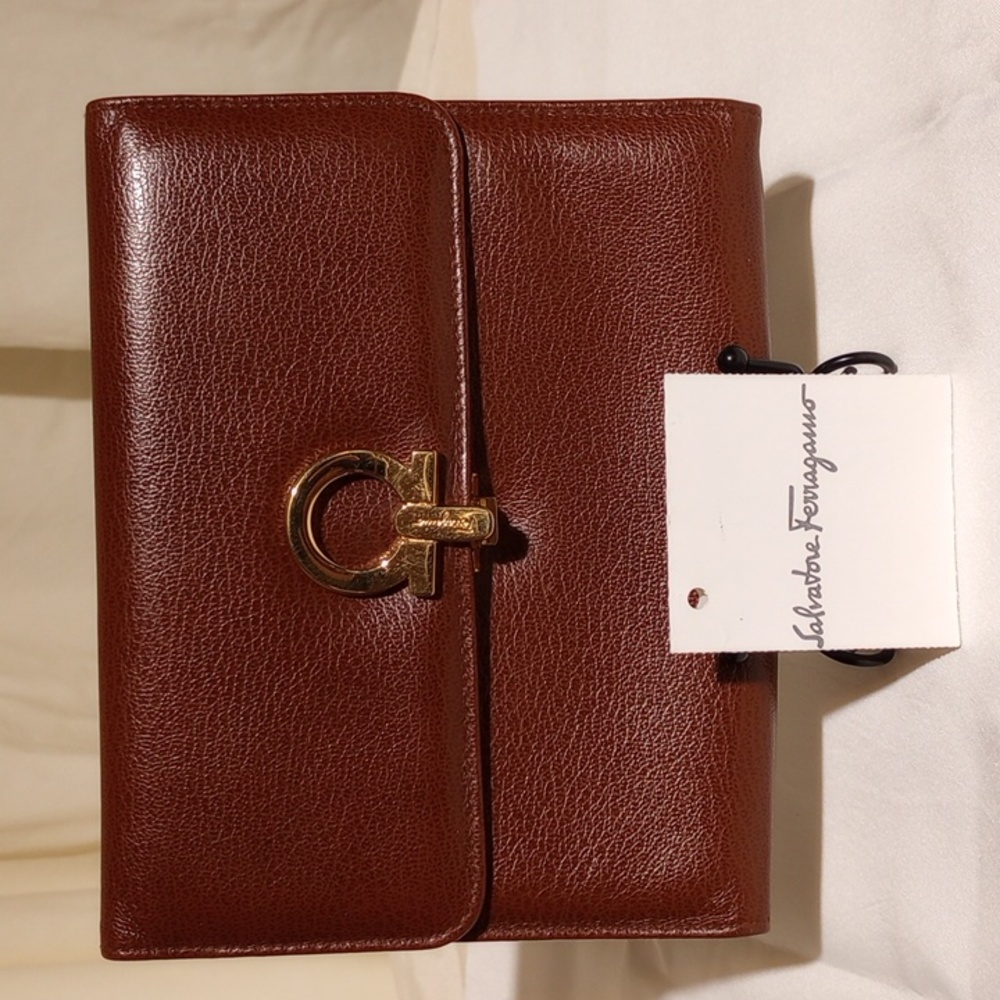 Salvatore Farragamo Clutch 🤎